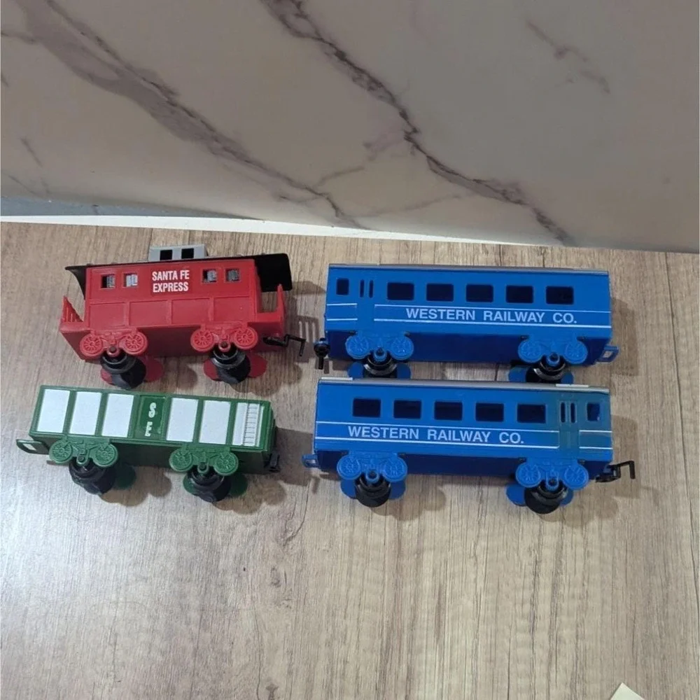 Vintage Style Plastic Toy Train Cars Santa Fe Express Western Railway Co 4pc Set
